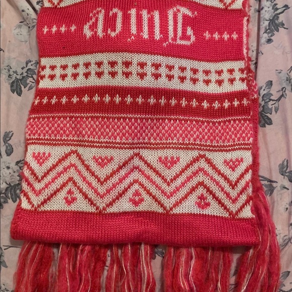 Women’s Juicy Couture Hat & Scarf Set - Picture 2 of 2